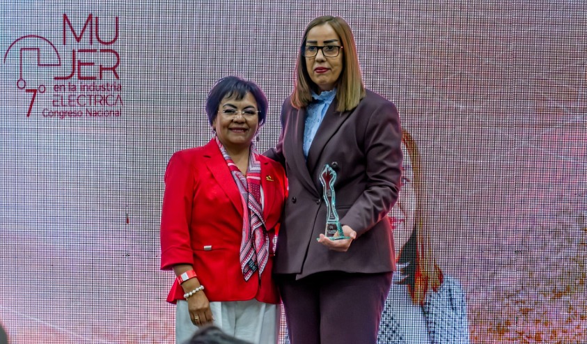 Reconocen a directora de CFE Calificados como Mujer Destacada del Sector Eléctrico en la Expo Eléctrica 2026