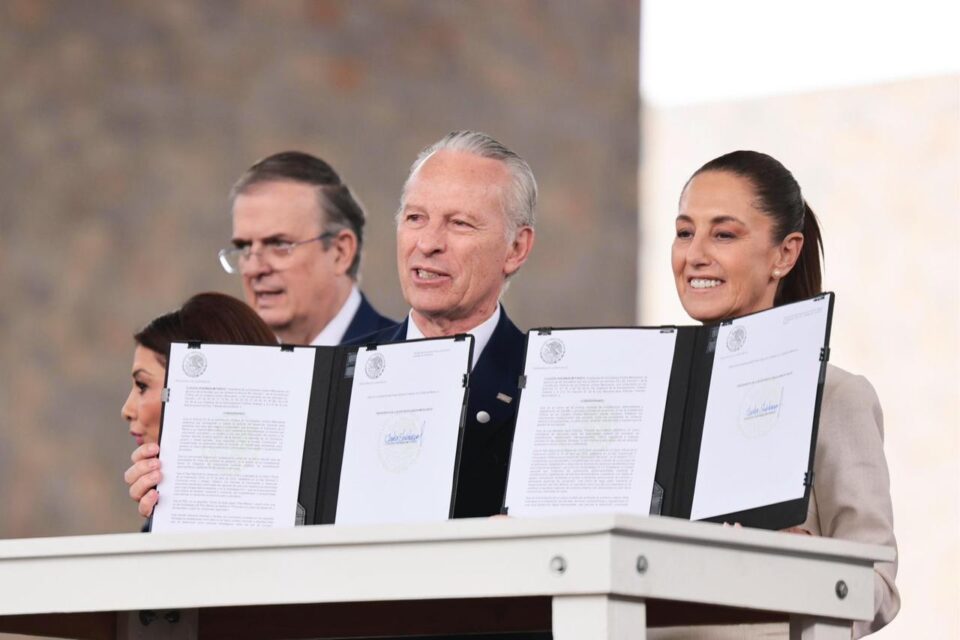 Sheinbaum firma decreto para incentivas inversiones en el sector energético