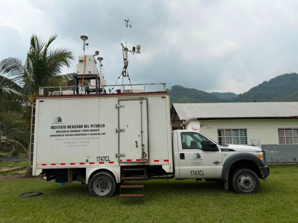 Pemex avanza en el control del pozo Krem-1; impulsa obras sociales en Las Choapas