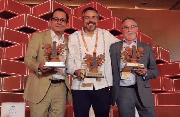 Sheinbaum presenta el Olinia 1: el primer auto eléctrico mexicano costará 150 mil pesos