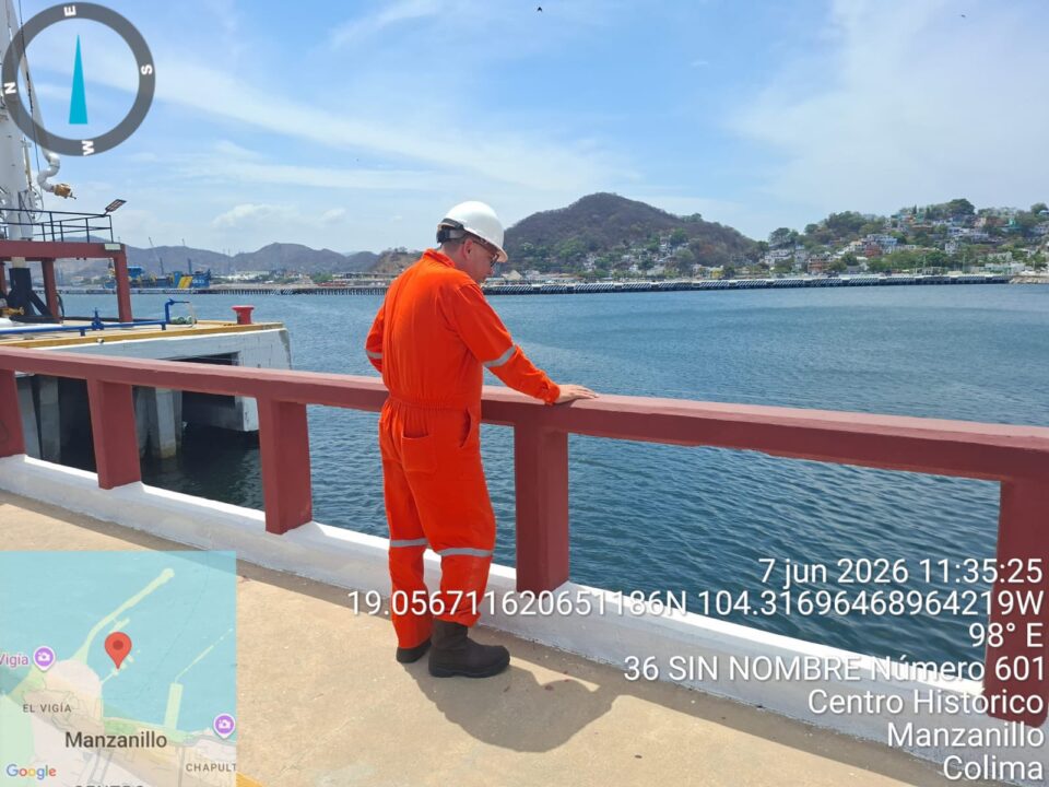 Pemex descarta fallas en su infraestructura tras aparición de mancha aceitosa en Manzanillo