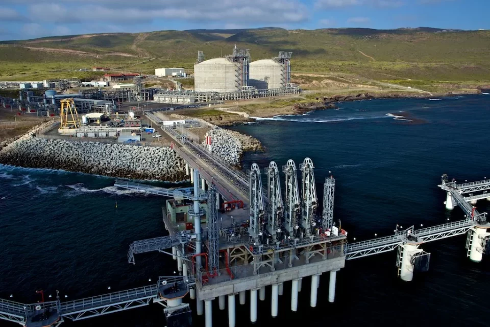 Sempra Infraestructura inicia producción de GNL desde el Pacífico mexicano